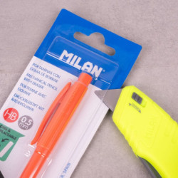 CUTTER SEGURIDAD MILAN AUTO RETRACTIL SERIE ACID AMARILLO BWM10523Y