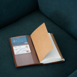 CUADERNO DE VIAJE C/GOMA ERIK REAL MADRID MARRON CTBV036