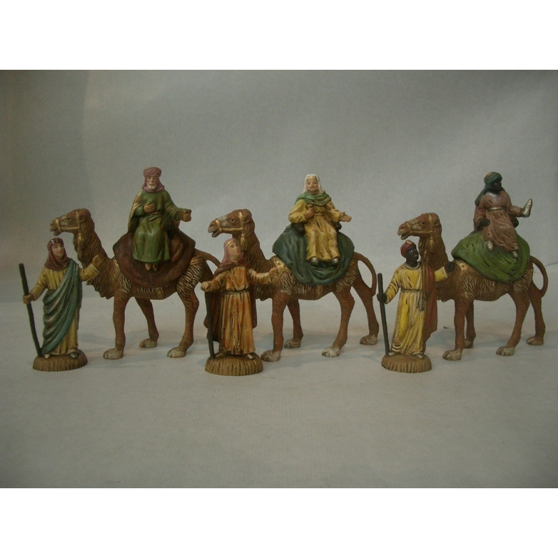 REYES CON CAMELLOS Y PAJES PLASTICO 10CM ^