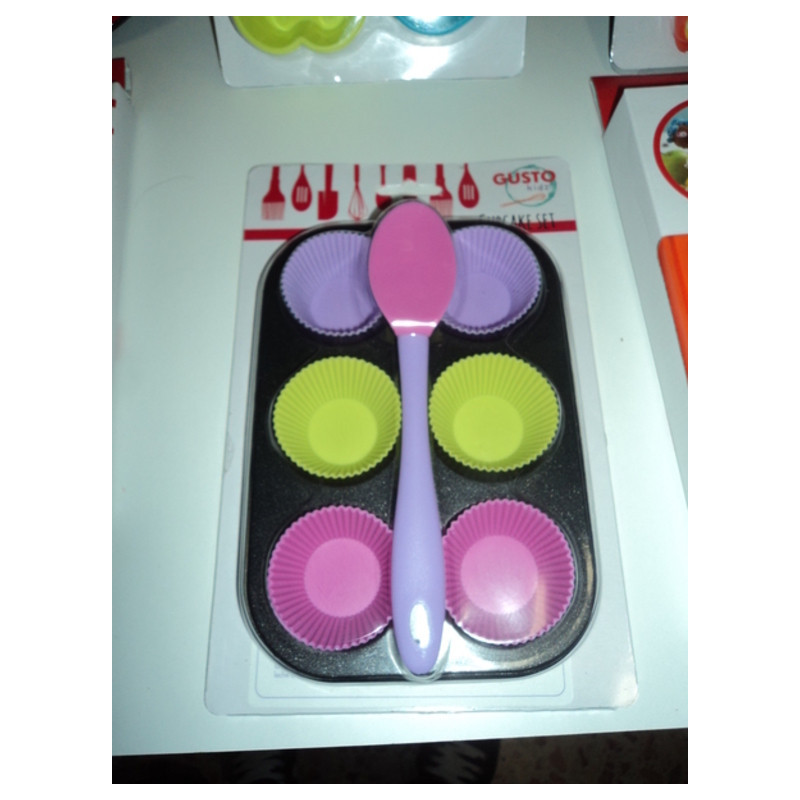 JUEGO COCINA CUPCAKE SET GUSTO KIDZ  6 MOLDES + ESPATULA Y BASE 930405