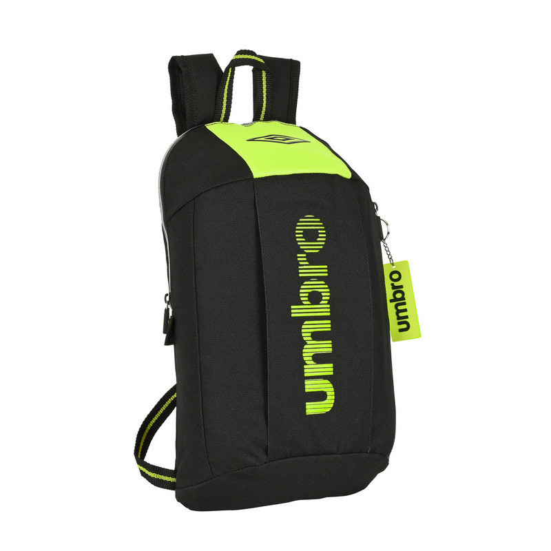 MINI MOCHILA BOLSILLO VERTICAL UMBRO "ESSENTIALS" 612237821 39*22 SAFTA22