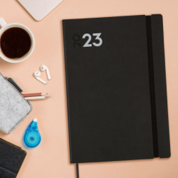 AGENDA ANUAL MARA Y11 1DP 2023 NEGRO+ Y11 - 165*240 621986023 FINOCAM23