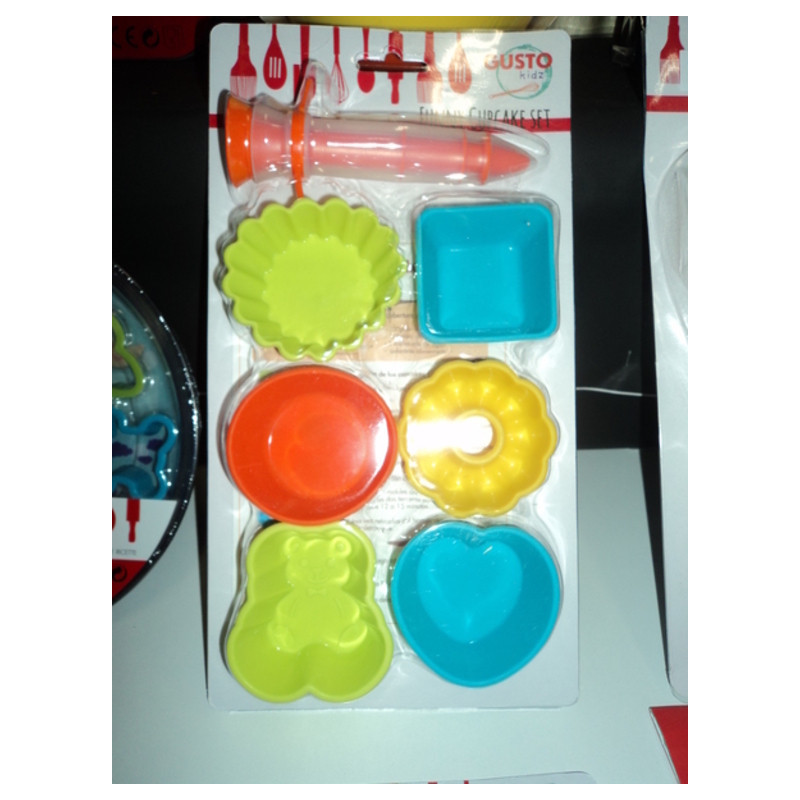 JUEGO COCINA FUNNY CUPCAKE SET GUSTO KIDZ  6 MOLDES + JERINGA 930403 ^